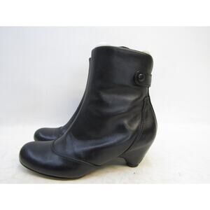 Ciao Bella Womens Size 8 M Black Leather Zip Ankle Fashion Boots Bootie